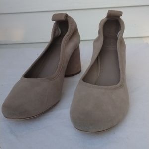 Tory Burch shoes block heels sz 9 1/2 M color tan corduroy  excellent condition